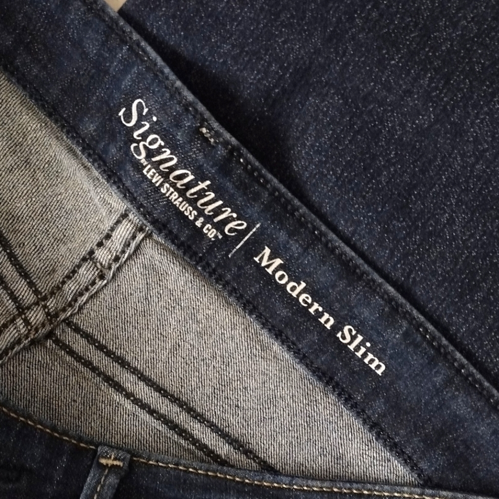 Women's Signature Levi Strauss Jeans Modern Slim Size 10S - Picture 5 of 9